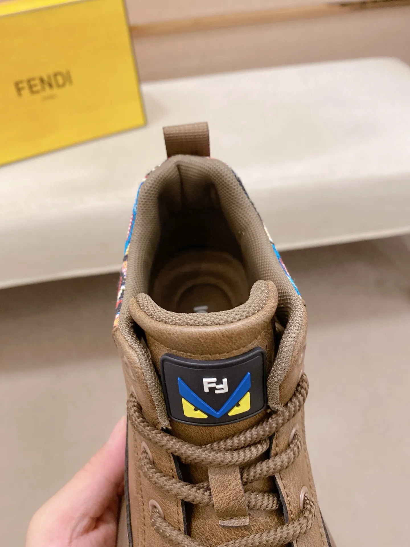 Factory price 442💰 (fendi) New high-top 👊🏻 upper 🇮🇹 imported cowhide fabric 🇩🇪 imported breathable mesh lining. The original outsole is molded to highlight the identity of every man, and the upper foot is elegant and stable🚶🏻🚶🏻The high-end custom counters reproduce the original version📯No matter the wind or rain, the shoe last remains unchanged and can withstand the verification of time🔍️,🔵 Size: 38-44
